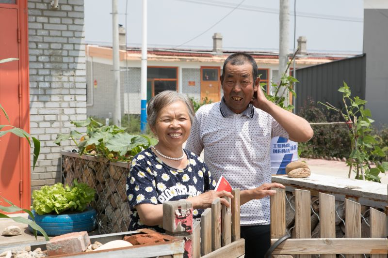 易地搬迁—清水河县宏河镇元子湾村易地搬迁贫困户王二棒住进了新房子
